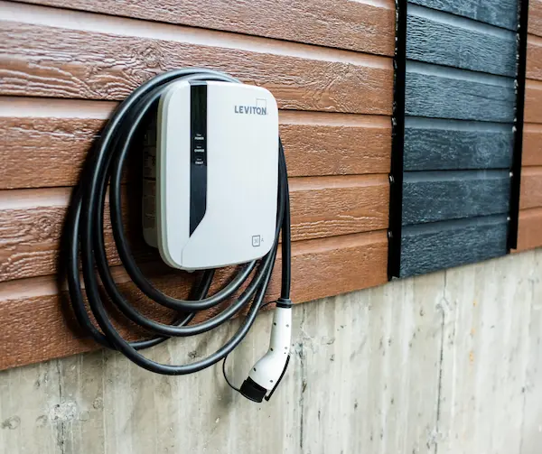 Installation de borne de recharge VE à Montréal par EH Électricien
